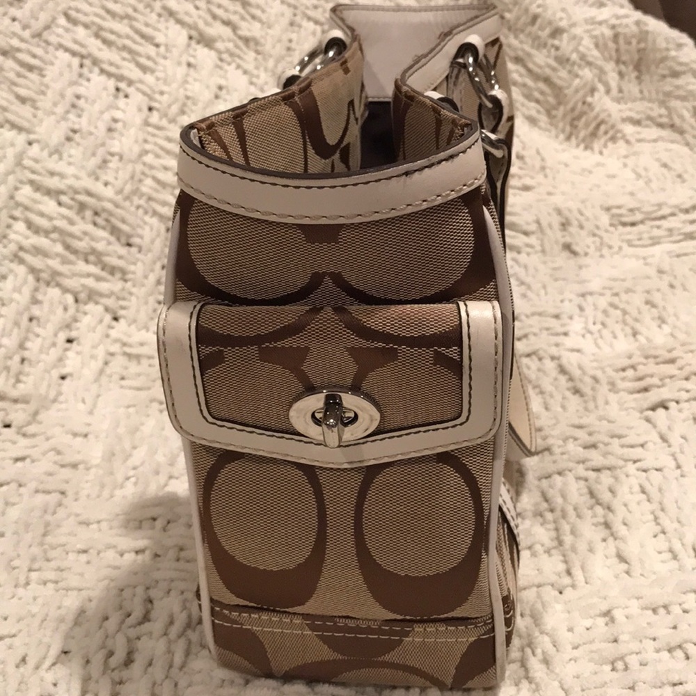 Authentic COACH signature C handbag tote - Picture 3 of 8
